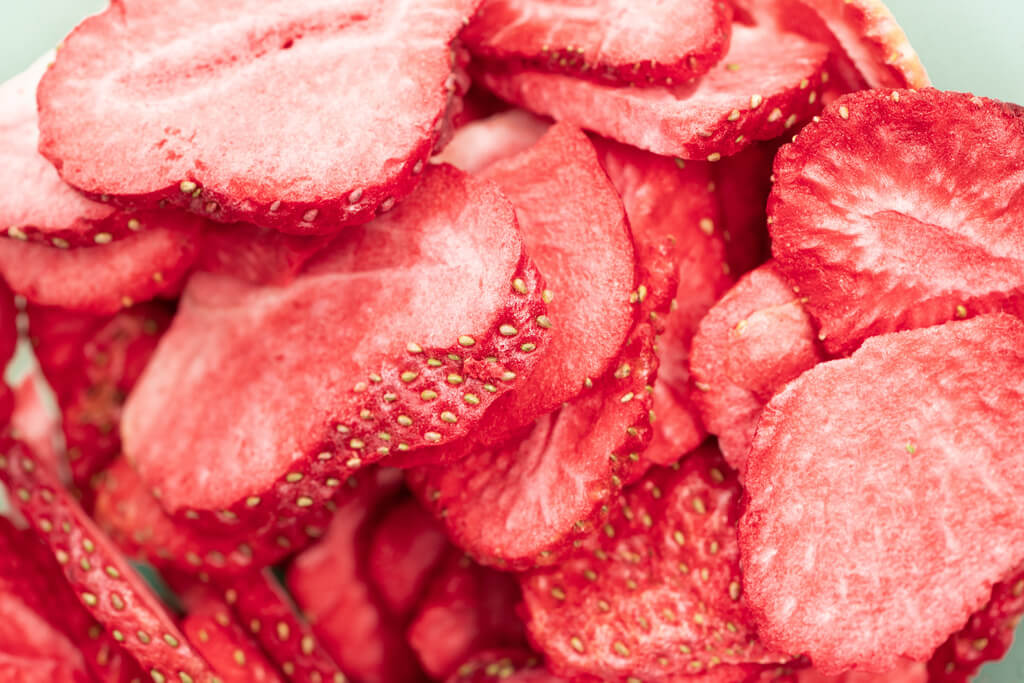 Gefriergetrocknete Erdbeeren als Pulver